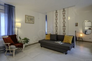 Living area - GuestHost - Modern studio apartment ideal for relaxing after a day exploring Milan and its surroundings. It has 3 comfortable beds, a spacious shower and a bathtub perfect for relaxing. Centrally located, close to shops, restaurants and the underground.  (Cernusco sul Naviglio)