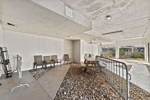Condo, 1 cama King e sofá-cama (Island Winds East Unit 704) | Terraço/pátio