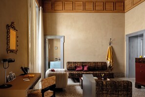 Junior Suite (Signature) | In-room safe, desk, laptop workspace, free WiFi - Experimental Roma (Rome)