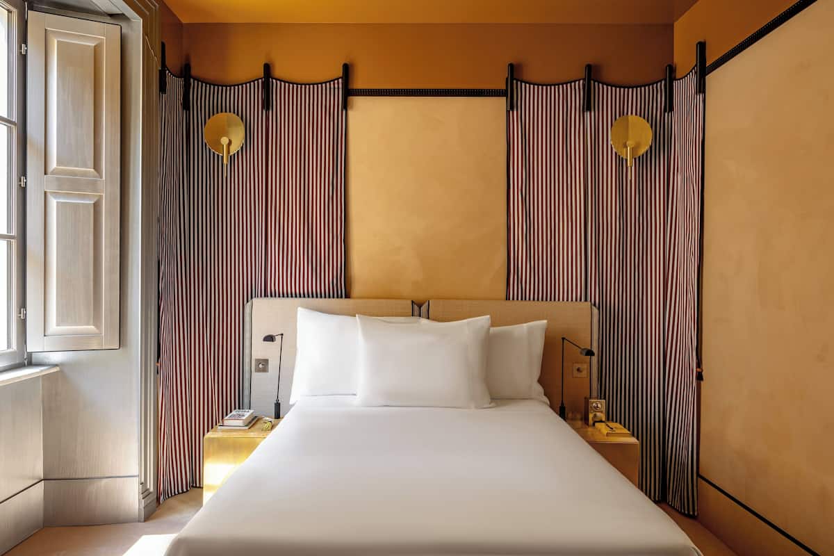 In-room safe, desk, laptop workspace, free WiFi