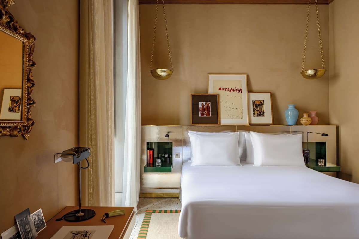 In-room safe, desk, laptop workspace, free WiFi