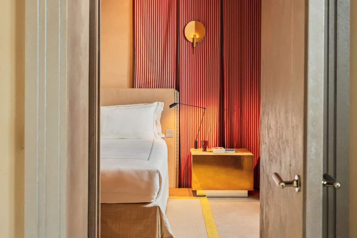 In-room safe, desk, laptop workspace, free WiFi