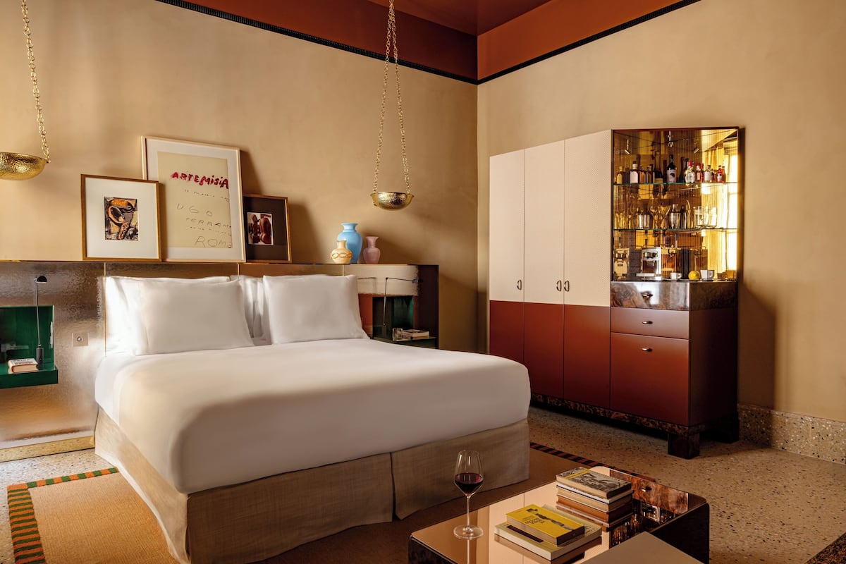 In-room safe, desk, laptop workspace, free WiFi