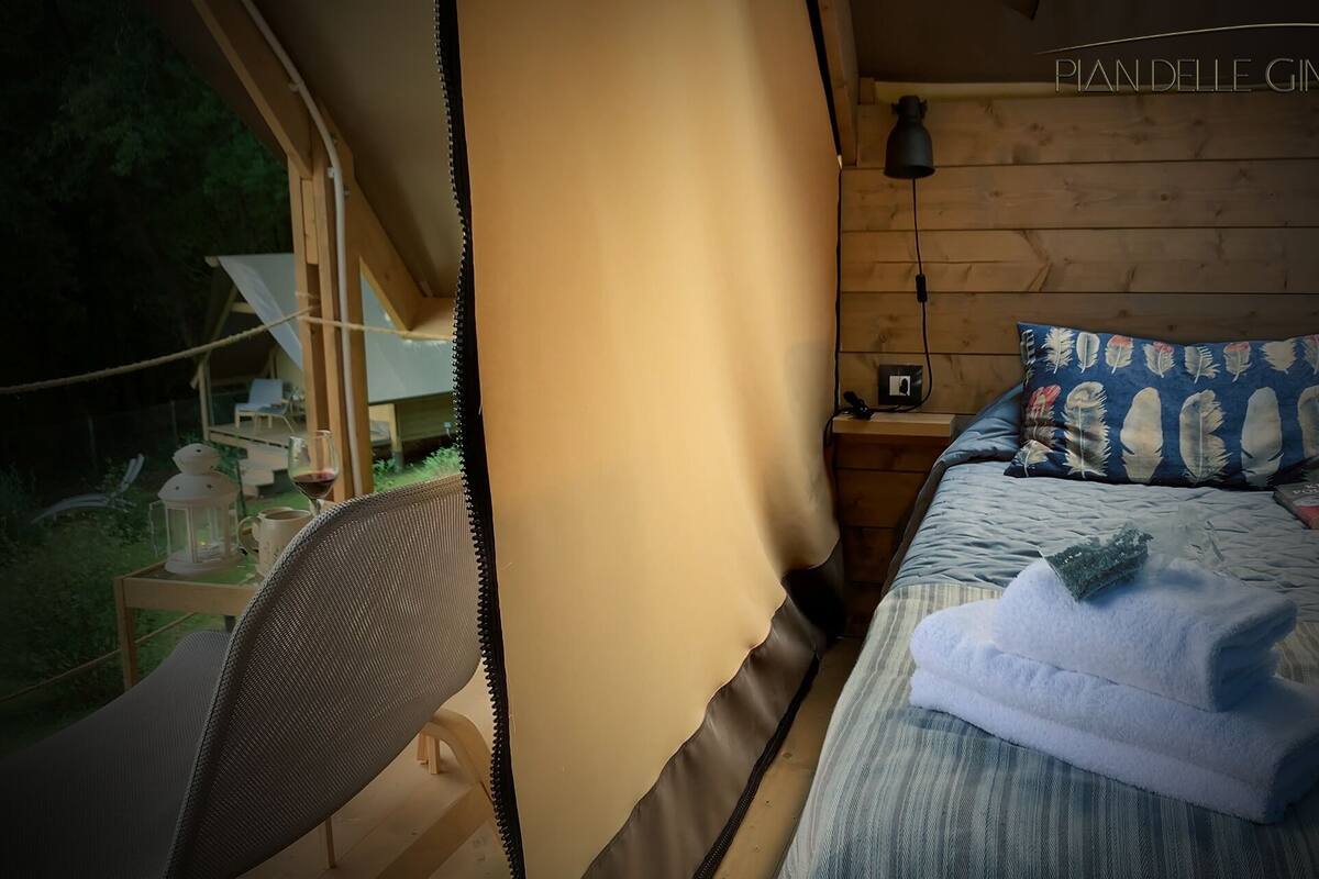 In-room safe, bed sheets