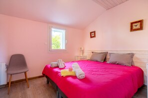 Iron/ironing board, WiFi, bed sheets - Comfortable Cottage Between Land and Sea with Wi-Fi in Pont-Aven (Pont-Aven)