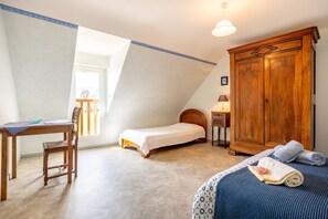 Ferros/tábuas de passar roupa, Wi-Fi, roupa de cama