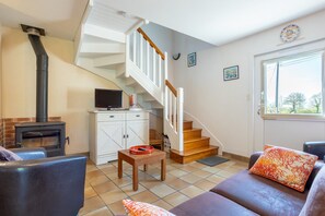 TV - Comfortable Cottage Between Land and Sea with Wi-Fi in Pont-Aven (Pont-Aven)