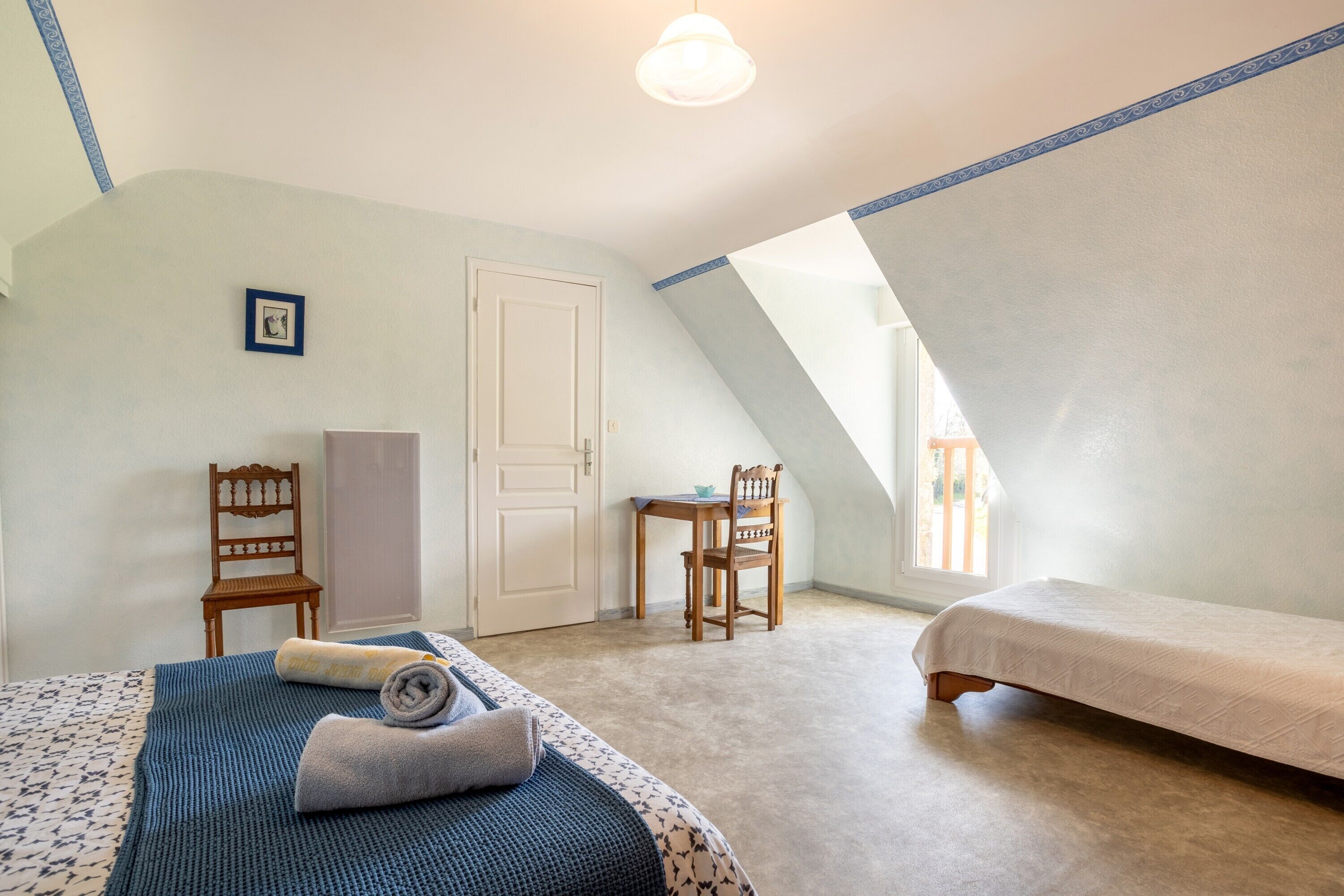 Iron/ironing board, WiFi, bed sheets