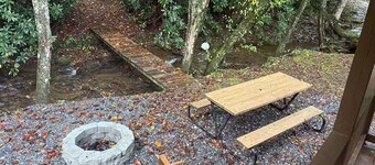 Hemlock Cabin, a small cozy stay on the Hiawassee