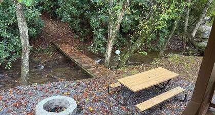Hemlock Cabin, a small cozy stay on the Hiawassee