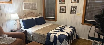 Hemlock Cabin, a small cozy stay on the Hiawassee