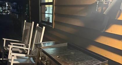 Hemlock Cabin, a small cozy stay on the Hiawassee