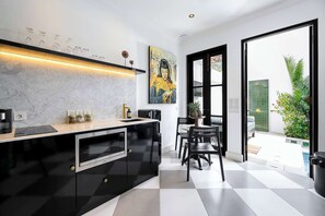 Fridge, microwave, stovetop, coffee/tea maker - Villa Martini 5  – Modern Escape in Canggu’s Most Vibrant Neighborhood (Dalung)