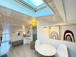 Interior - Charming bright apartment in the heart of the city (La Rochelle)