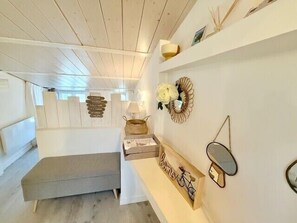 Interior - Charming bright apartment in the heart of the city (La Rochelle)