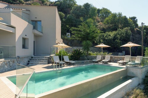 Villa Dorothea - Five Bedroom Villa, Sleeps 10