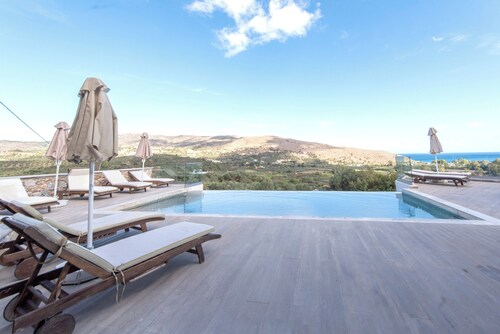 Villa Dorothea - Five Bedroom Villa, Sleeps 10