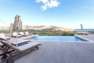 Villa Dorothea - Five Bedroom Villa, Sleeps 10