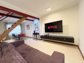 Villa | Living area | TV - Casa a 450m Parque Ipiranga (São Paulo)