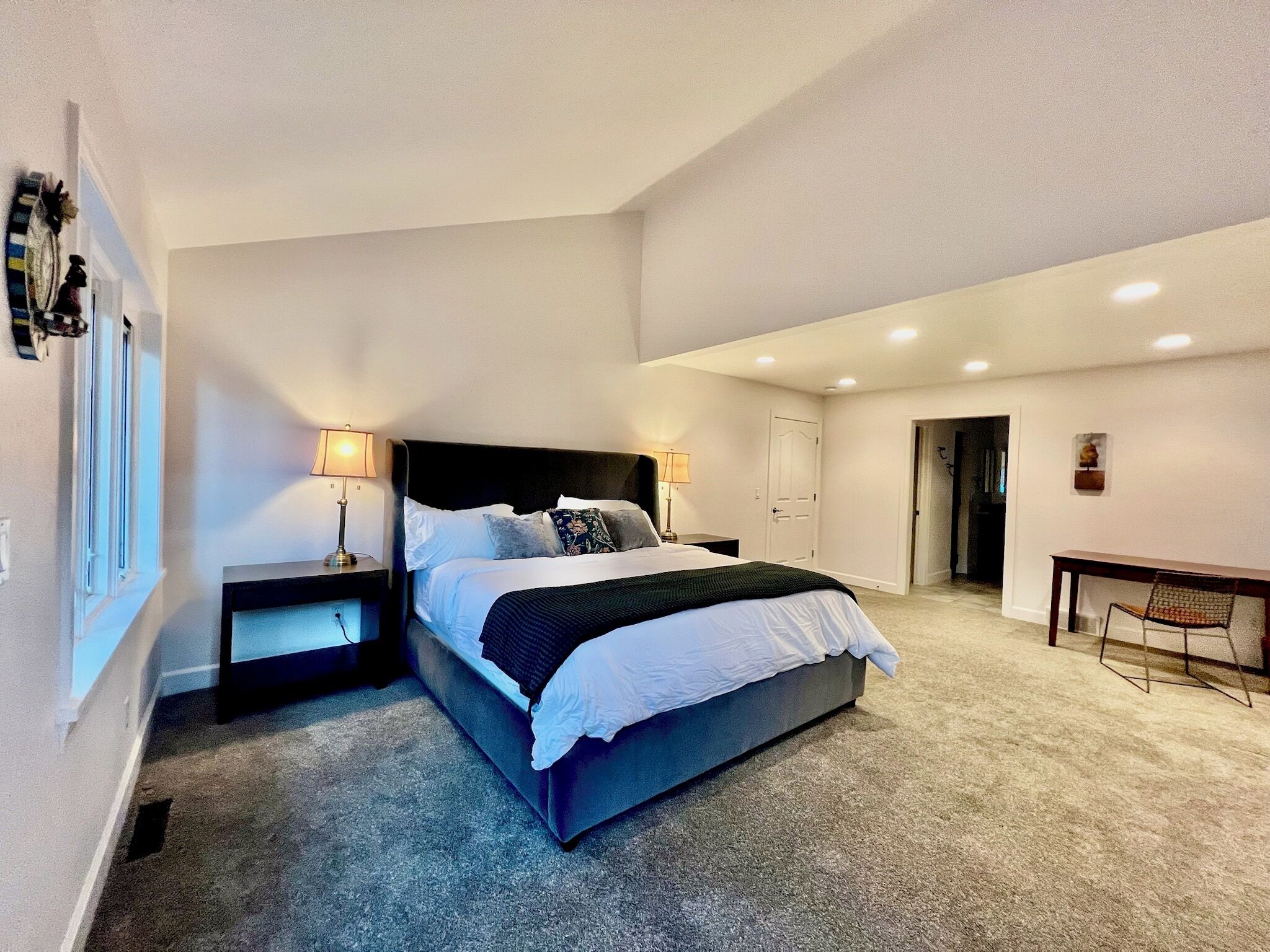 Skrivbord, strykjärn/strykbräda, resesäng och gratis wi-fi