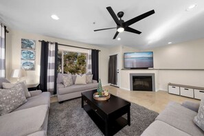 TV, fireplace - Surfer`s Paradise! Amazing Beach Home w/ Parking (San Diego)