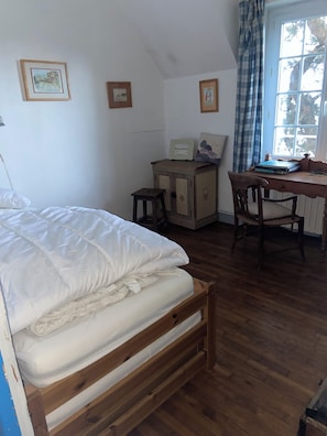 6 bedrooms, iron/ironing board