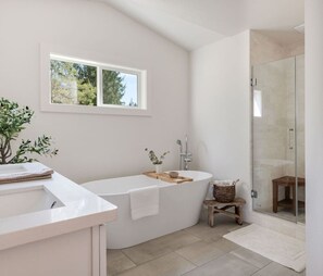 Een douche, een haardroger, handdoeken