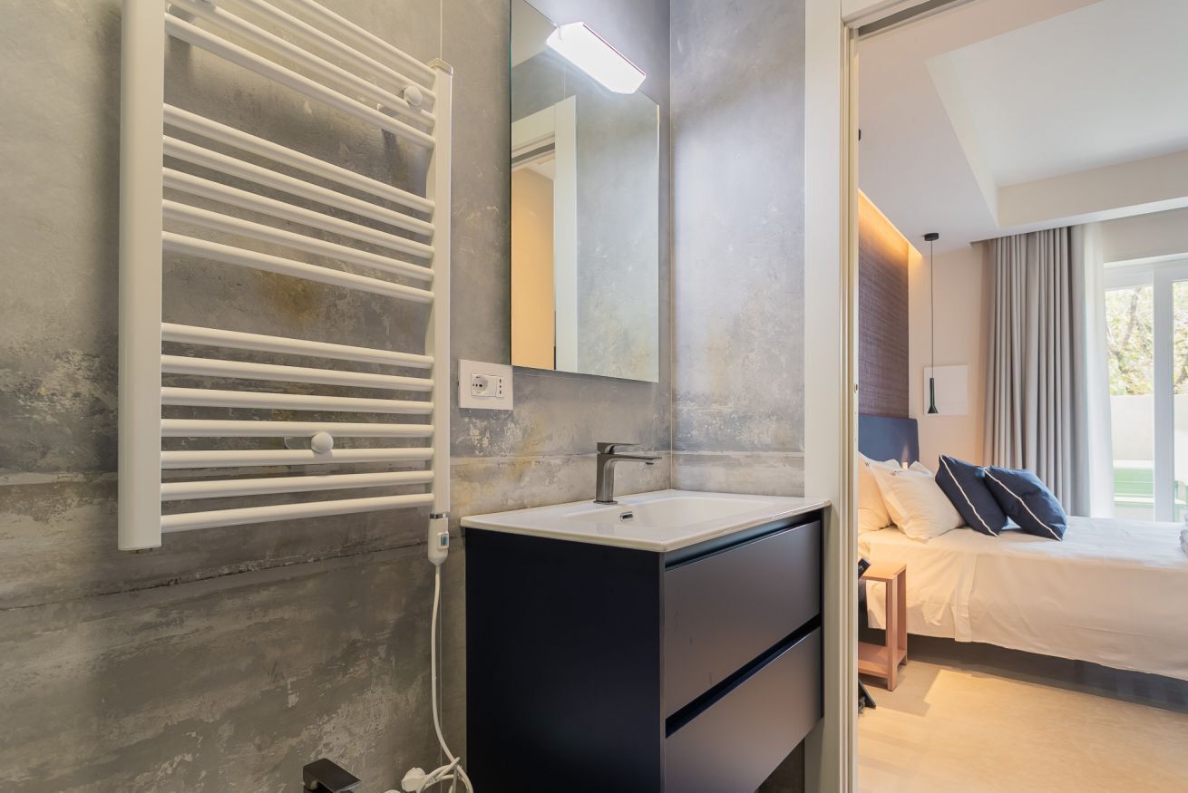 Doccia, bidet, asciugamani, carta igienica