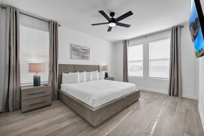 6 bedrooms, in-room safe, iron/ironing board, free WiFi - Contemporary Home with Private Pool near Disney with Resort & Waterpark Access. (Kissimmee)