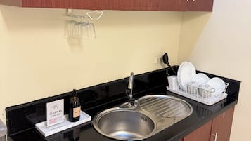 Standard Condo | Private kitchen | Fridge, microwave, stovetop