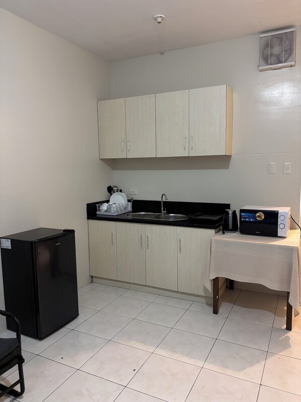 家庭公寓客房, 城市景觀 | 私人廚房 | 電冰箱、微波爐、爐台