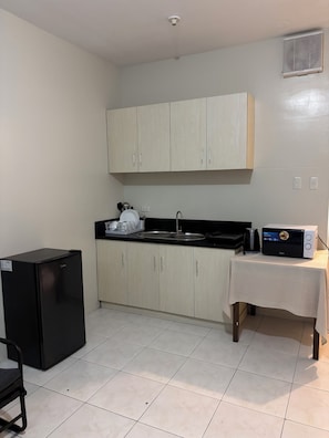 Perhehuoneisto, kaupunkinäköala | Yksityinen keittiö | Jääkaappi, mikroaaltouuni, liesi