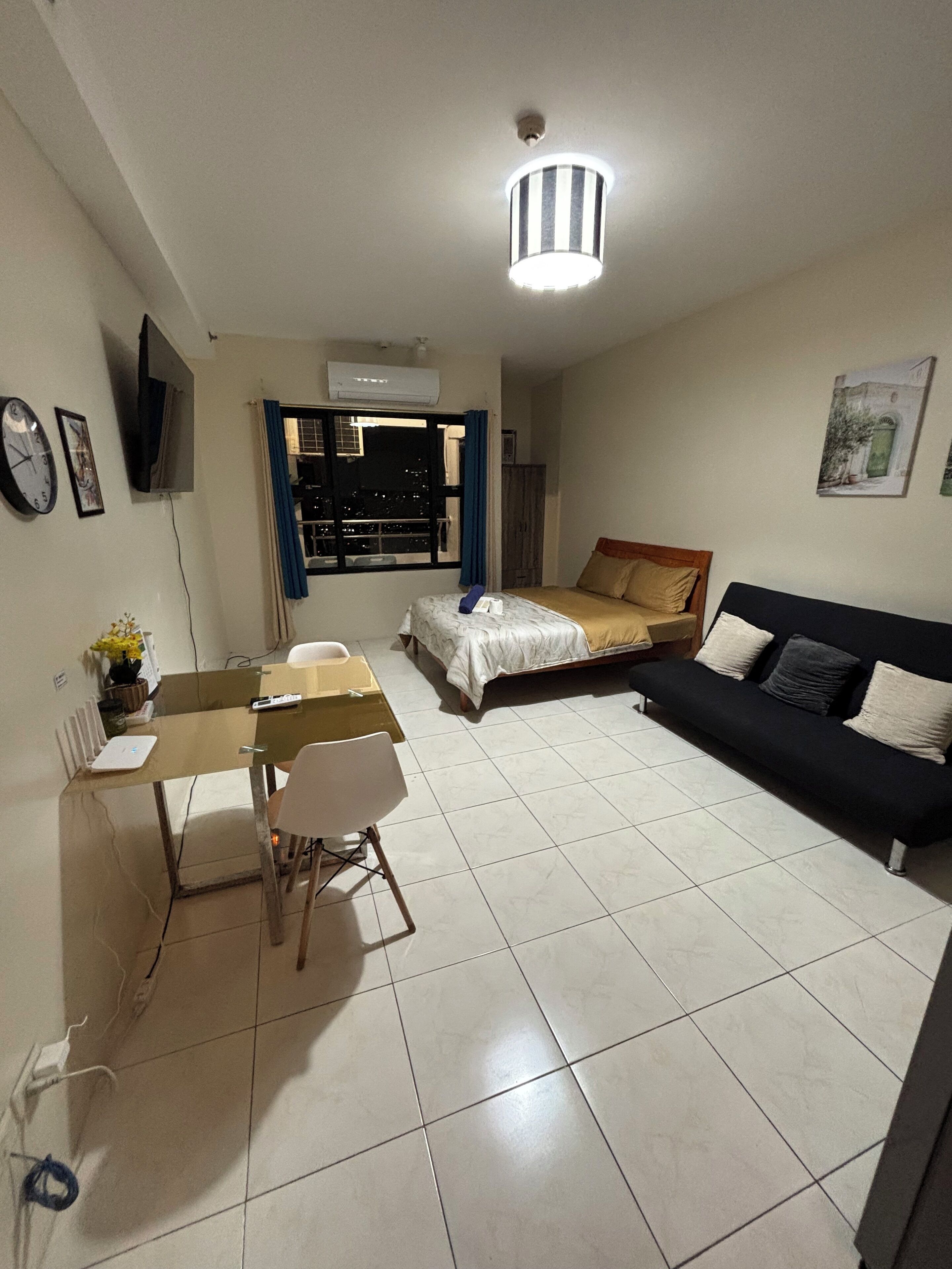 Deluxe appartement, uitzicht op stad | Een bureau, een laptopwerkplek, gratis wifi