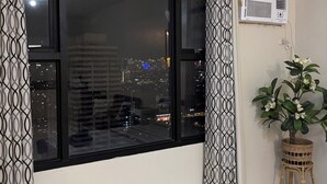 مكتب ومساحة عمل للكمبيوتر المحمول وواي فاي مجانًا