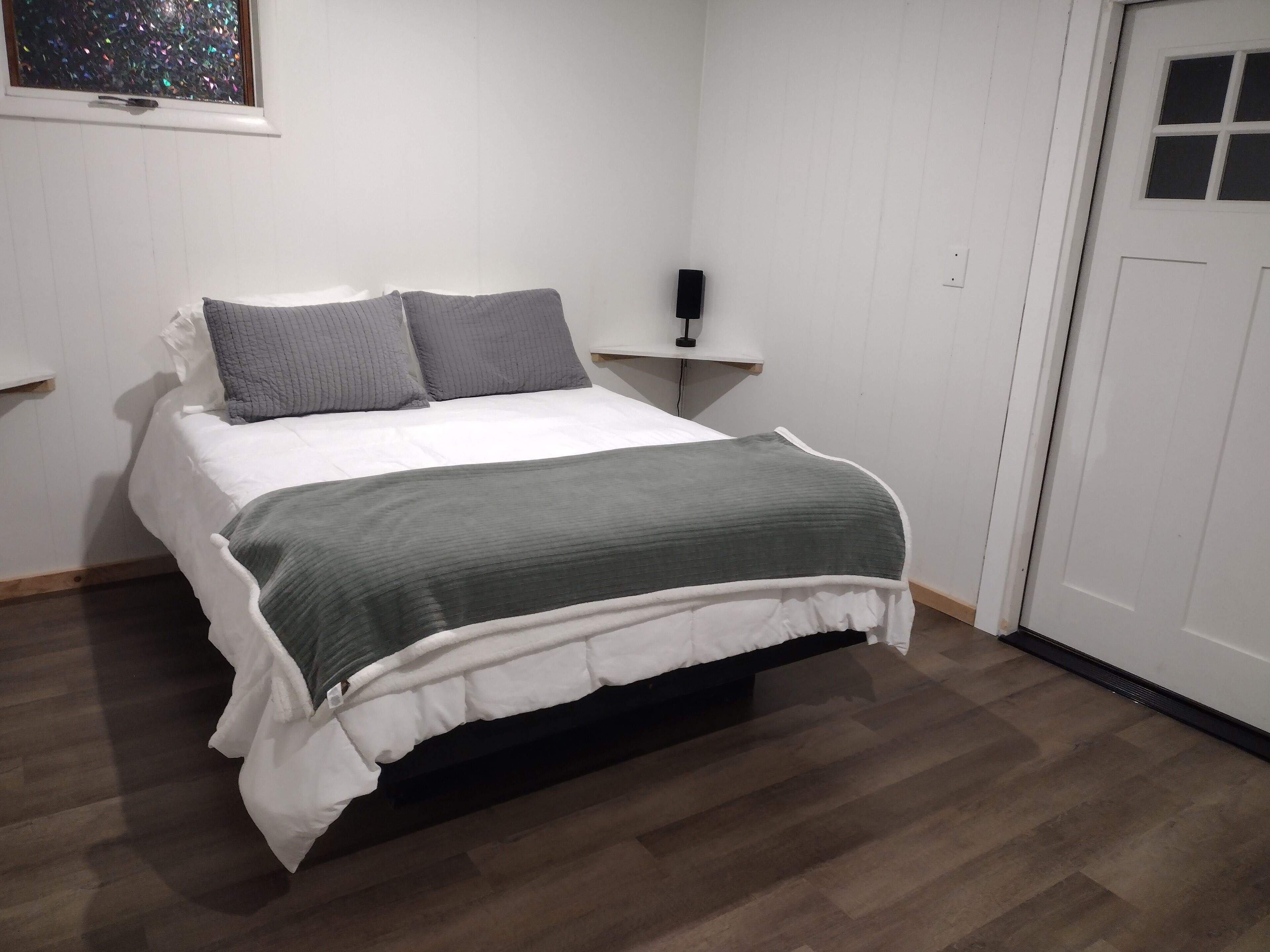 Fer et planche à repasser, accès Internet, draps fournis