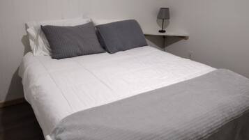 Iron/ironing board, internet, bed sheets