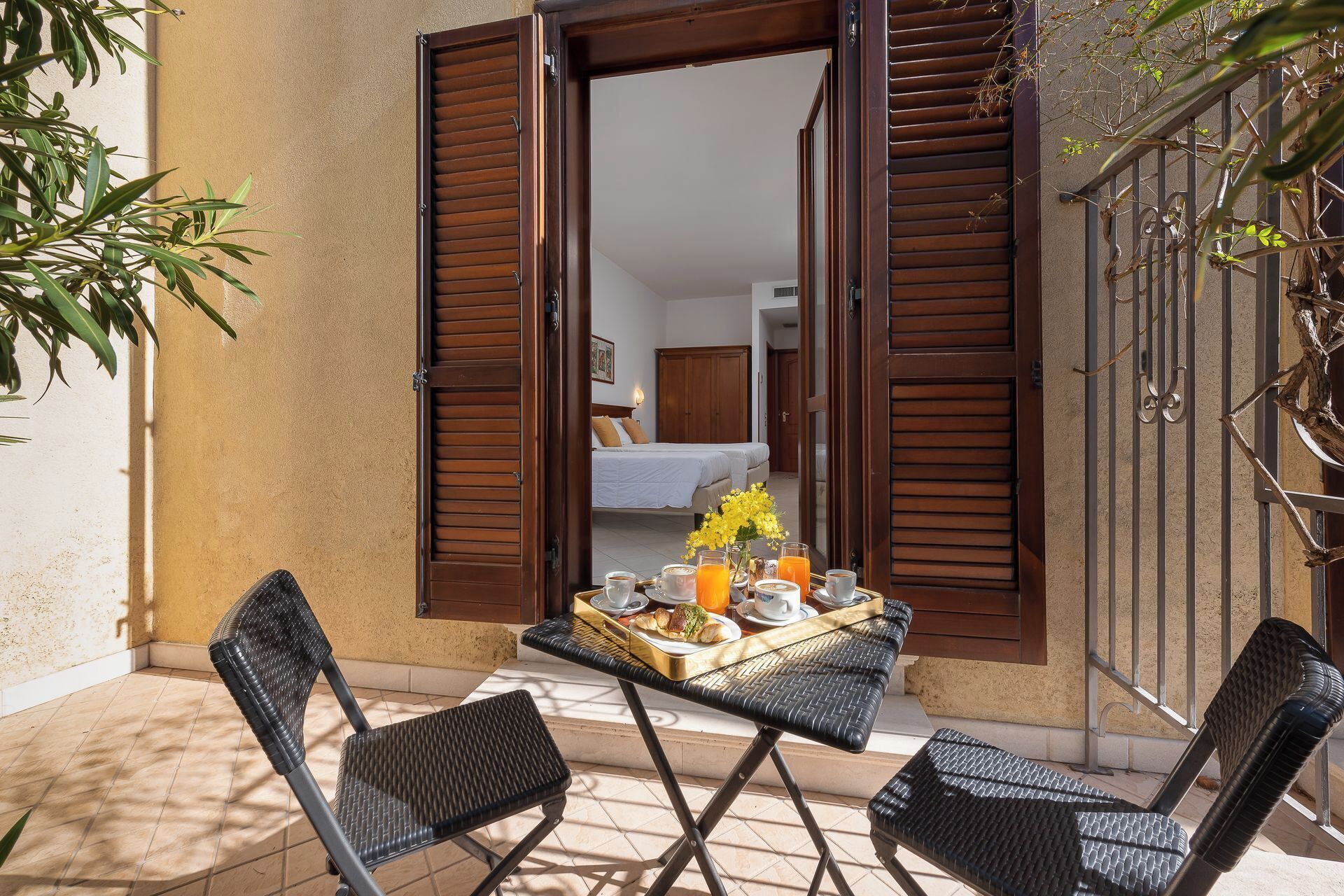 Triple Room | Desk, free WiFi