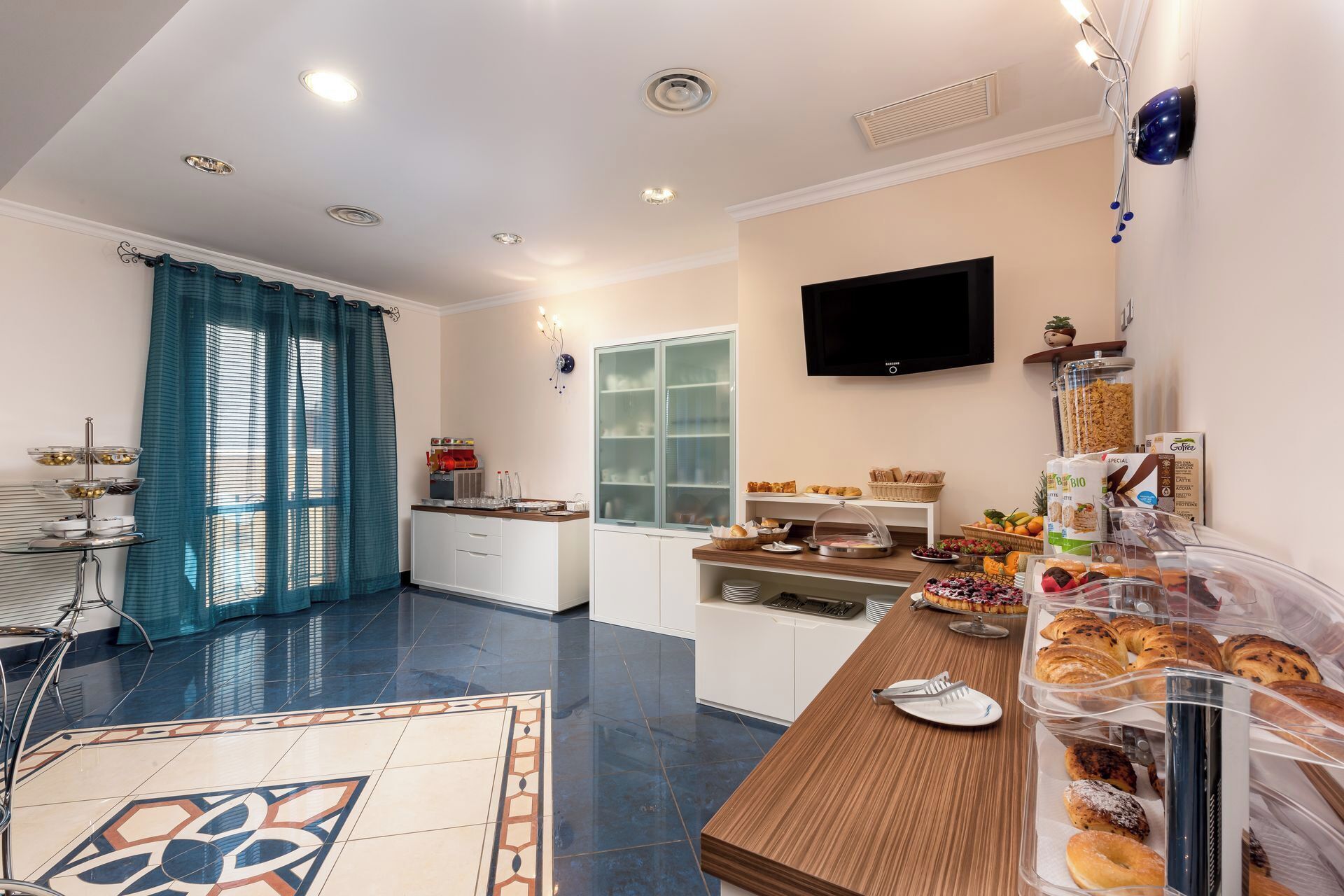 Tägliches inbegriffenes Frühstücksbuffet