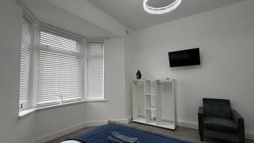 2 bedrooms, iron/ironing board, free WiFi, bed sheets