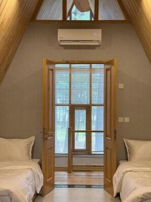 تجهيزات عازلة للصوت ومكواة/لوح كي وواي فاي مجانًا