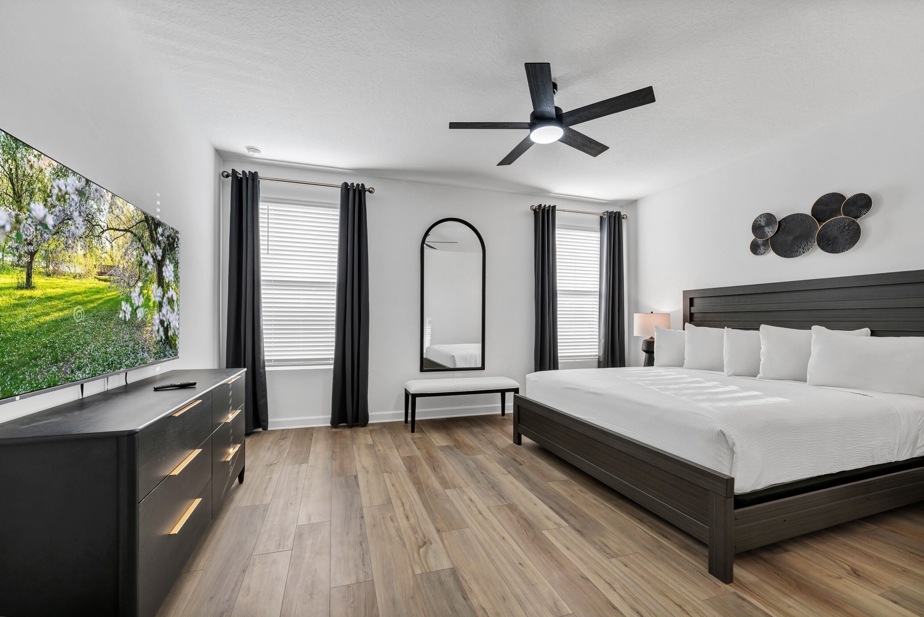 6 soverom, safe på rommet, strykejern/-brett og reiseseng for barn