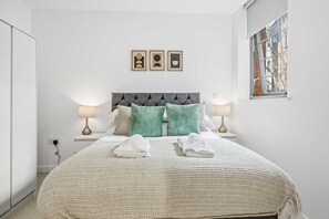 2 habitaciones, escritorio, tabla de planchar con plancha y wifi 