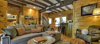New! Rocco's creekside cabin, relax and wine down