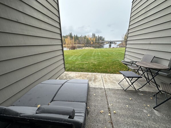 Outdoor dining - Cozy Bigfork Retreat Near Flathead Lake (Bigfork)