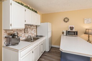 Fridge, microwave, stovetop, coffee/tea maker - Cozy Bigfork Retreat Near Flathead Lake (Bigfork)