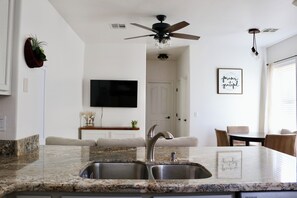 Interior - 3-bedroom townhome in peaceful North Phoenix with beautiful desert view (Phoenix)