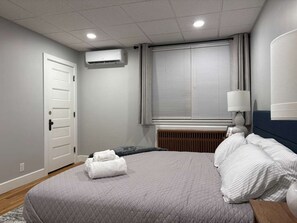 Iron/ironing board, internet, bed sheets