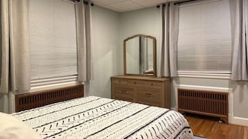 Iron/ironing board, Internet, bed sheets