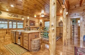 开间 | 4 多间卧室、高速上网