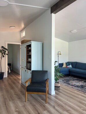 Smart TV - Beautiful Riverfront Escape on the Myakka – Cozy Cottage! (Venice)